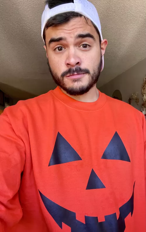 Looking for scary movies and back scratches ๐ Looking for scary movies and back scratches ๐