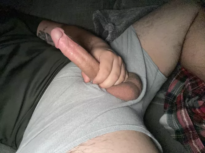 looking for some last minute fun dm me here or kik boreduser2022 ;)