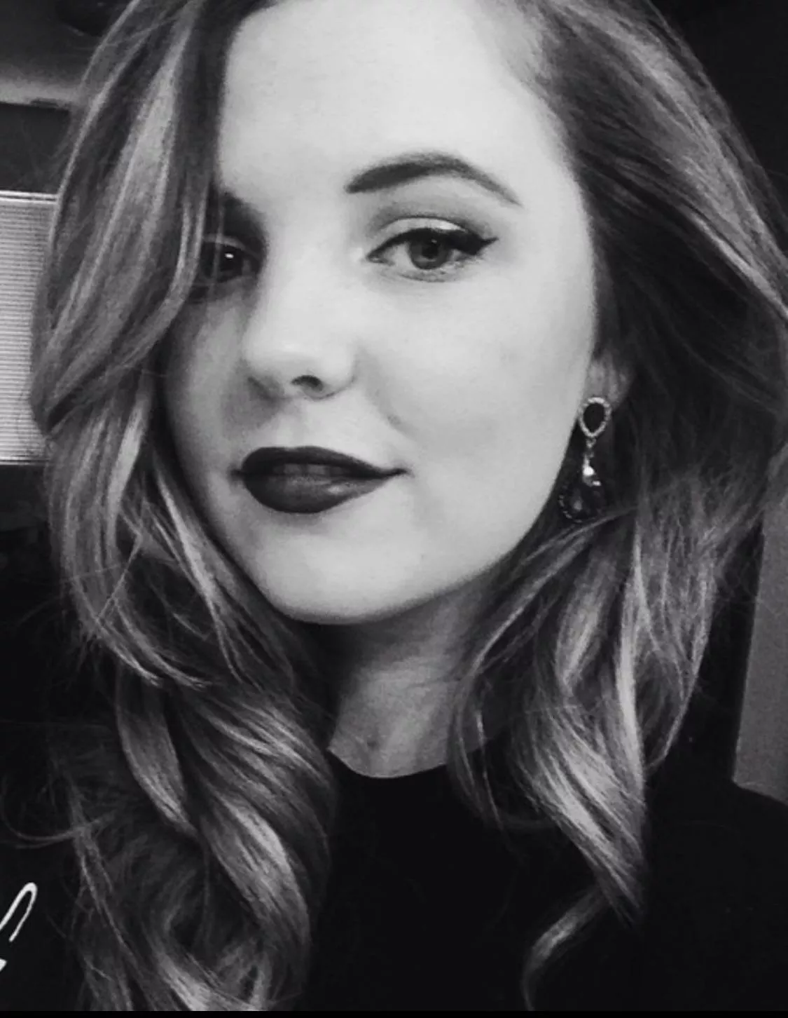 Looking for someone to cum on my cousins pretty face. Dm me or kik me: naughty.4.life