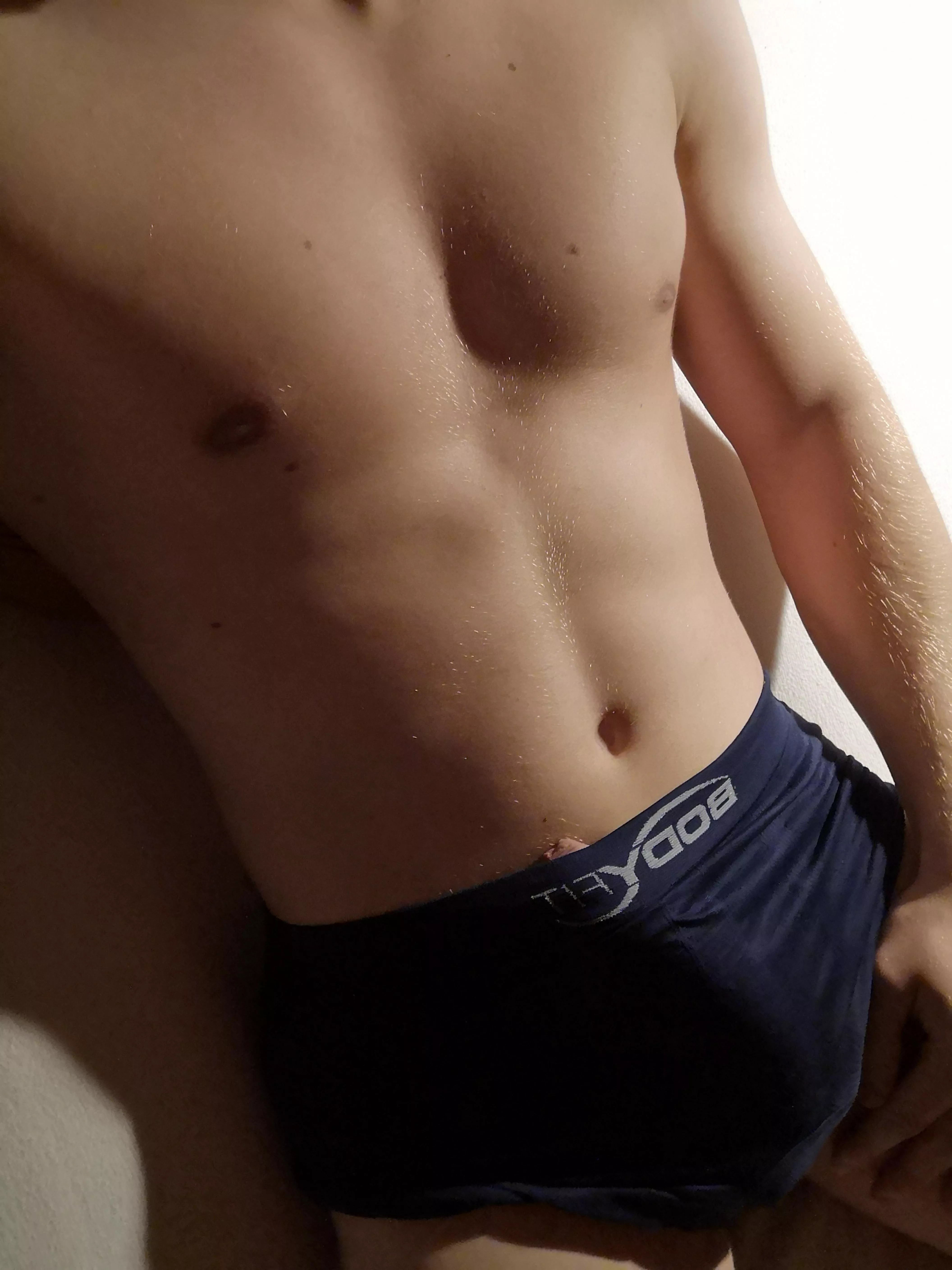 Looking for someone to text and exchange pics with at night, when I'm bored. DM me ✌️