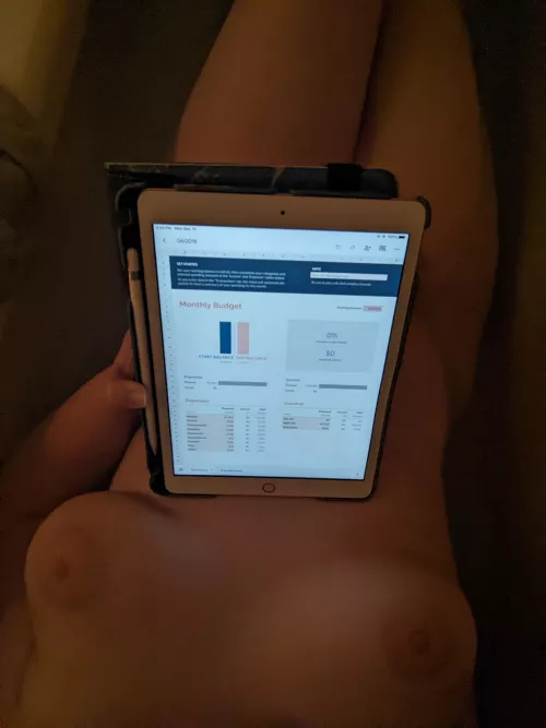 Looking for the kind of guy who's looking for the kind of girl who balances her budget in the bathtub 🤓 [f]