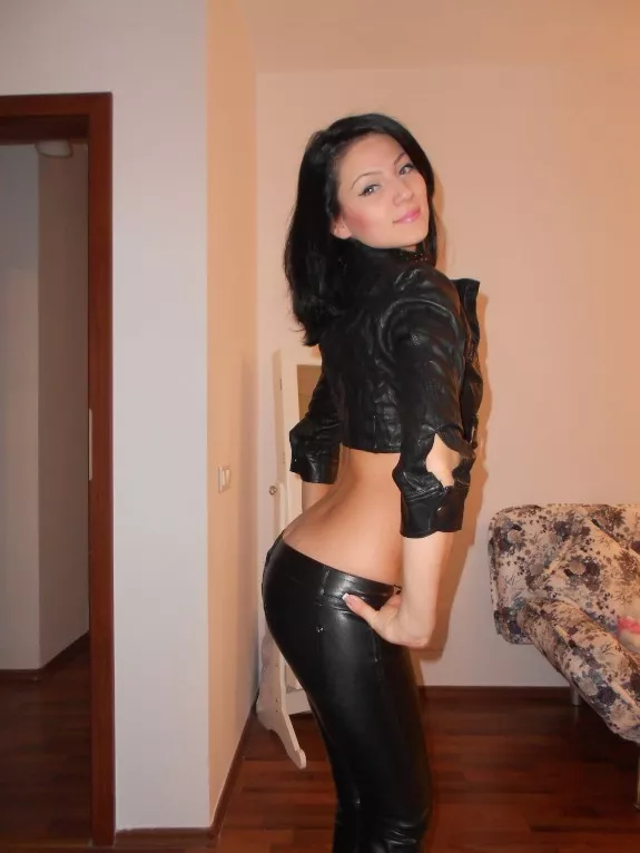 Looking hot and ready for a night out💕