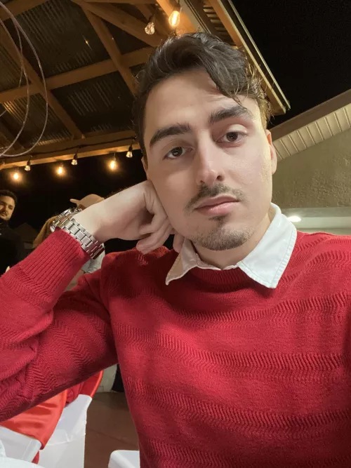 Looking like a dweeb, but Merry Christmas everyone 🎄