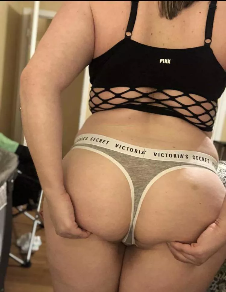 Looking to trade wife pics. Must respond with face pic for a response. Bi 30 swinger couple. Kik falconsfan9728 Looking to trade wife pics. Must respond with face pic for a response. Bi 30 swinger couple. Kik falconsfan9728
