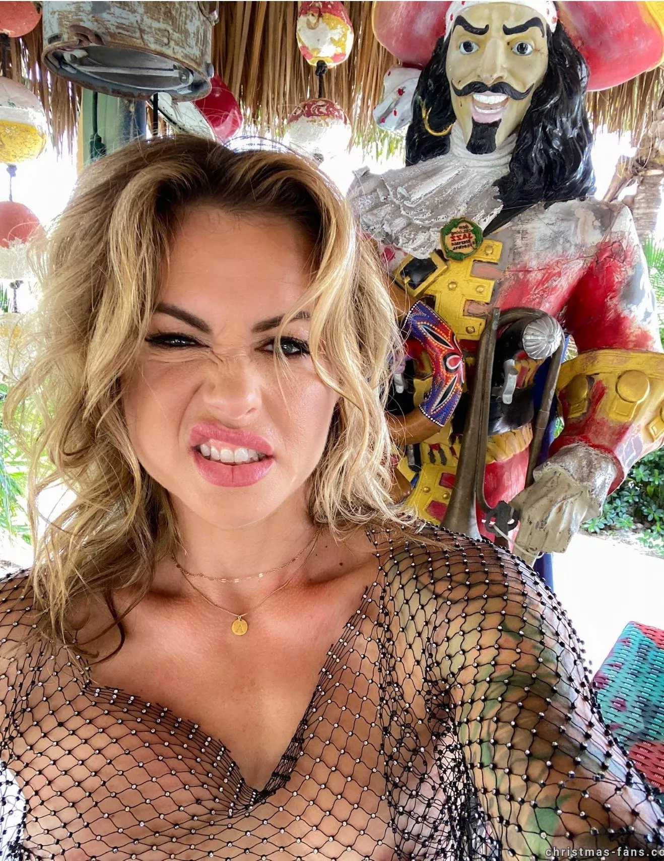 Looks like she's got nice nipples. 😁 Looks like she's got nice nipples. 😁