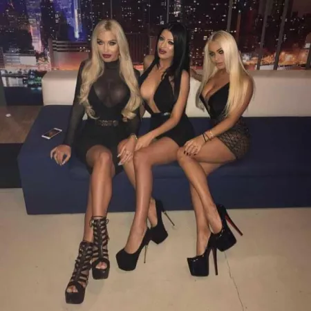 Loredana Chivu & Friends Loredana Chivu & Friends