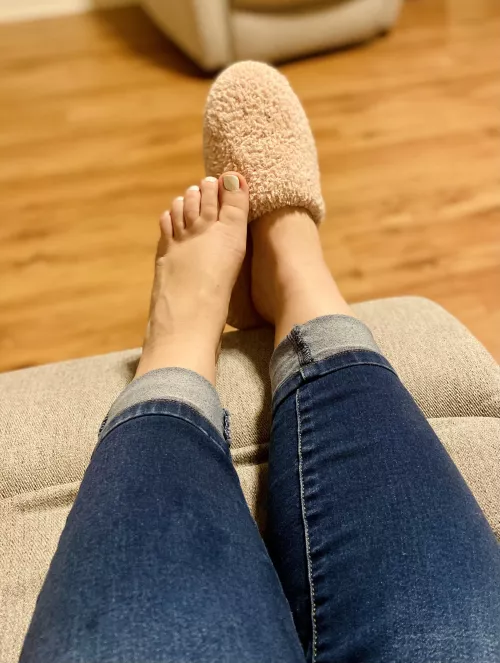 Lounging around- do you like my slippers?π