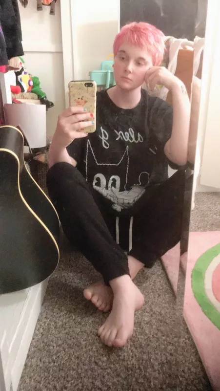 lounging boi