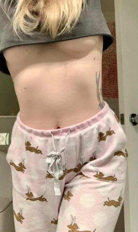 Love a pyjama underboob 😴 Love a pyjama underboob 😴