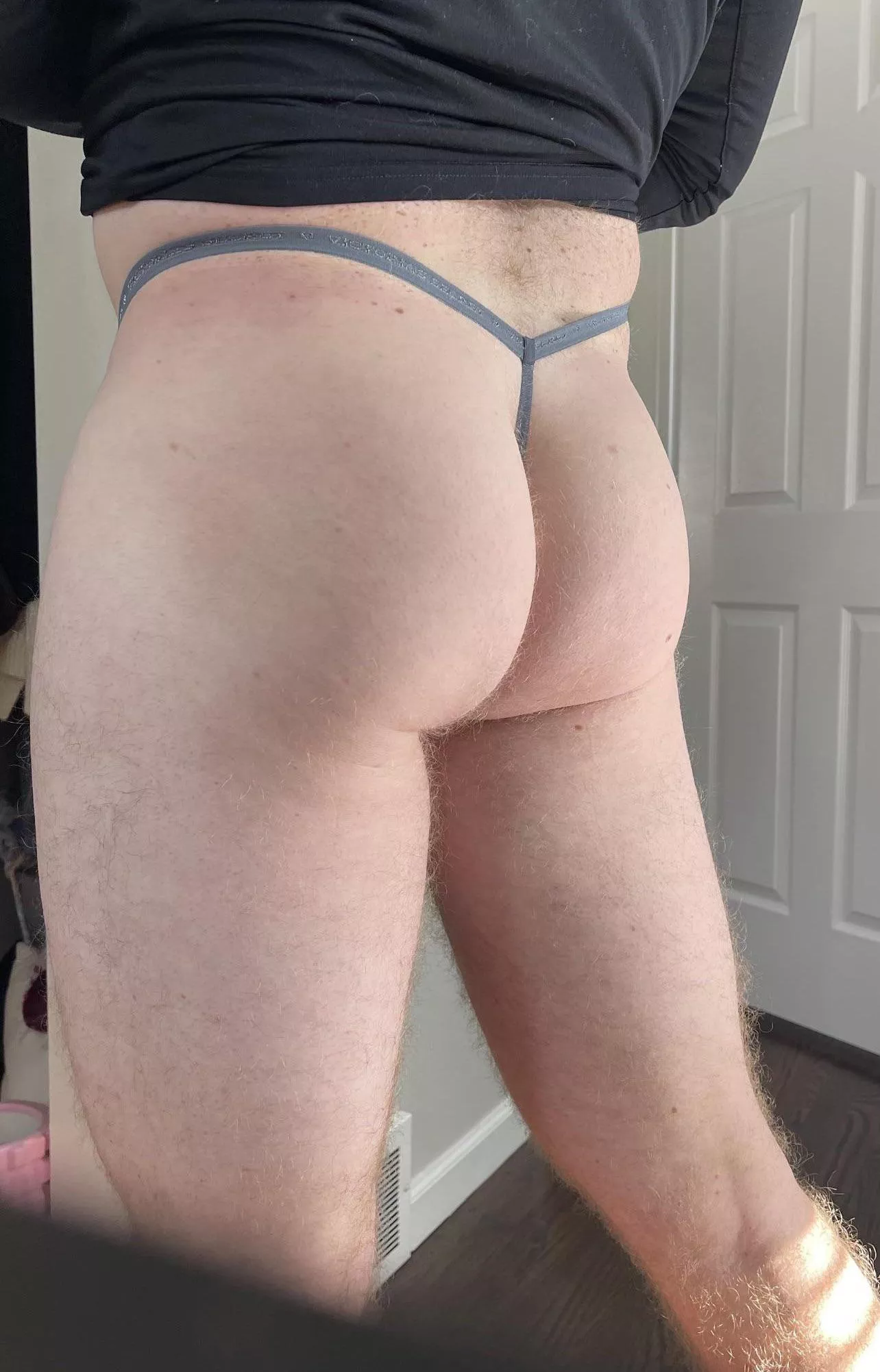 Love a sexy g string in between my ass