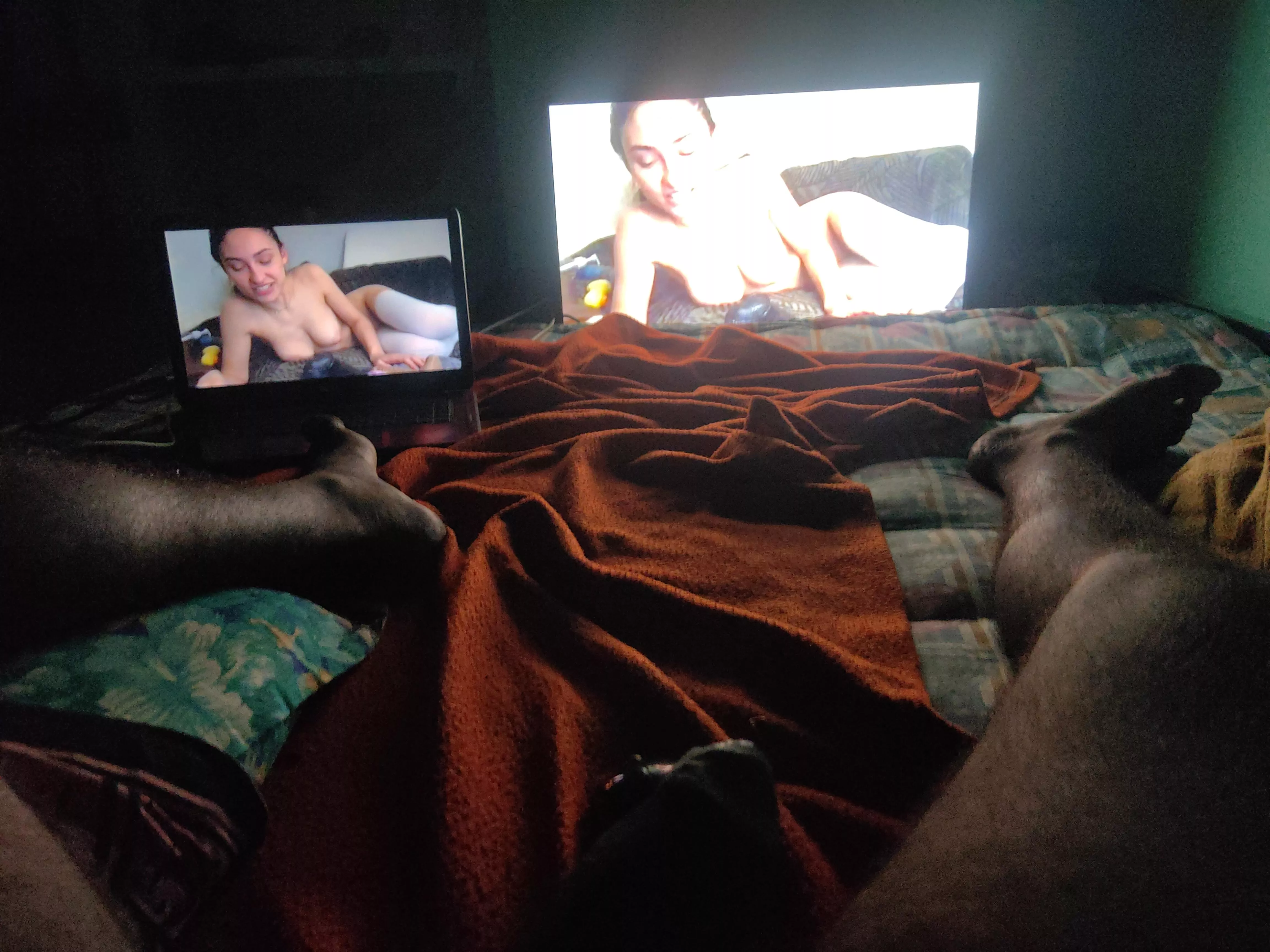 Love edgin to live cams... Gonna be edging through the day