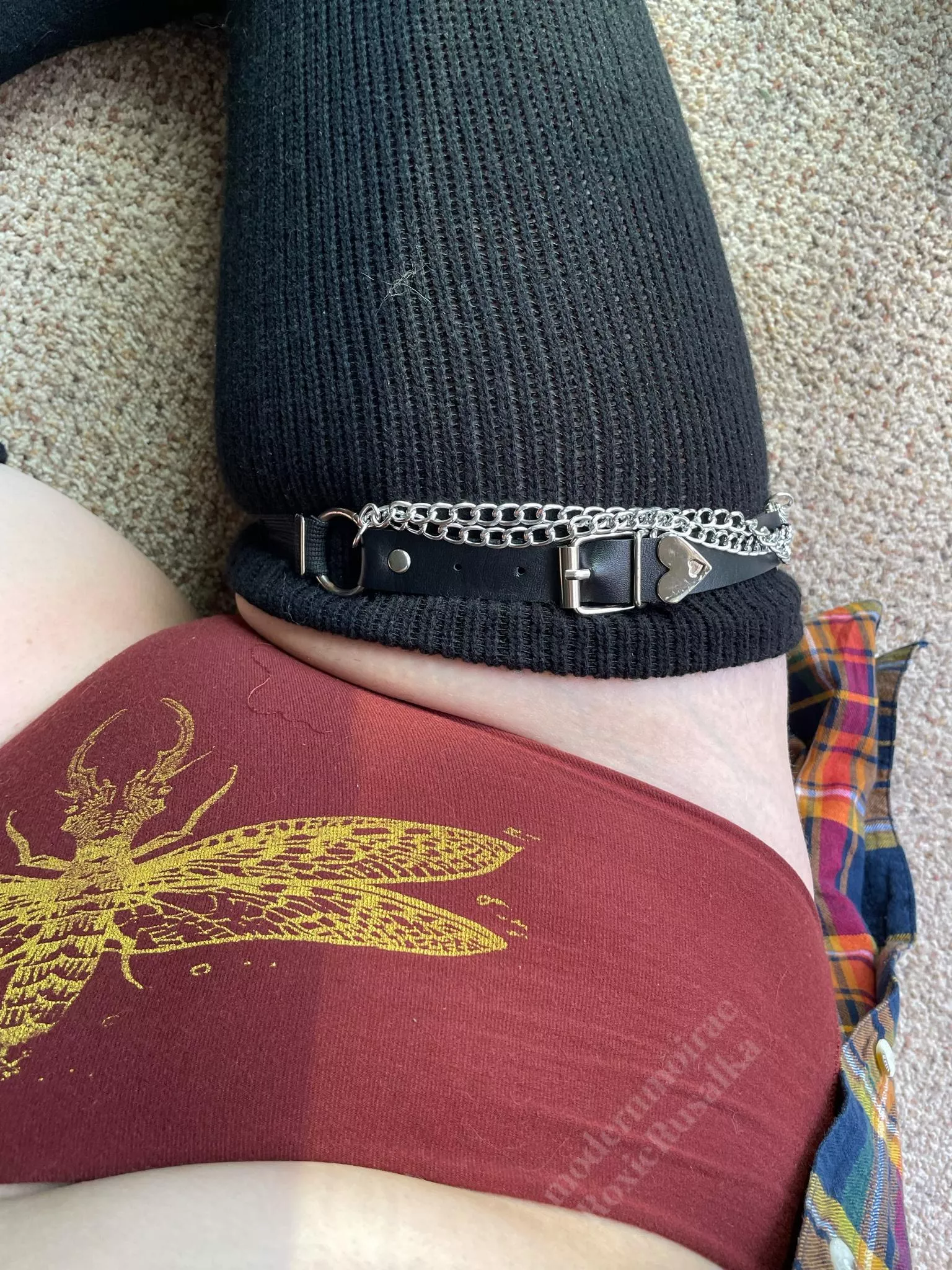 love feeling my thighs being squeezed, maybe we can try with your hands next? love feeling my thighs being squeezed, maybe we can try with your hands next?