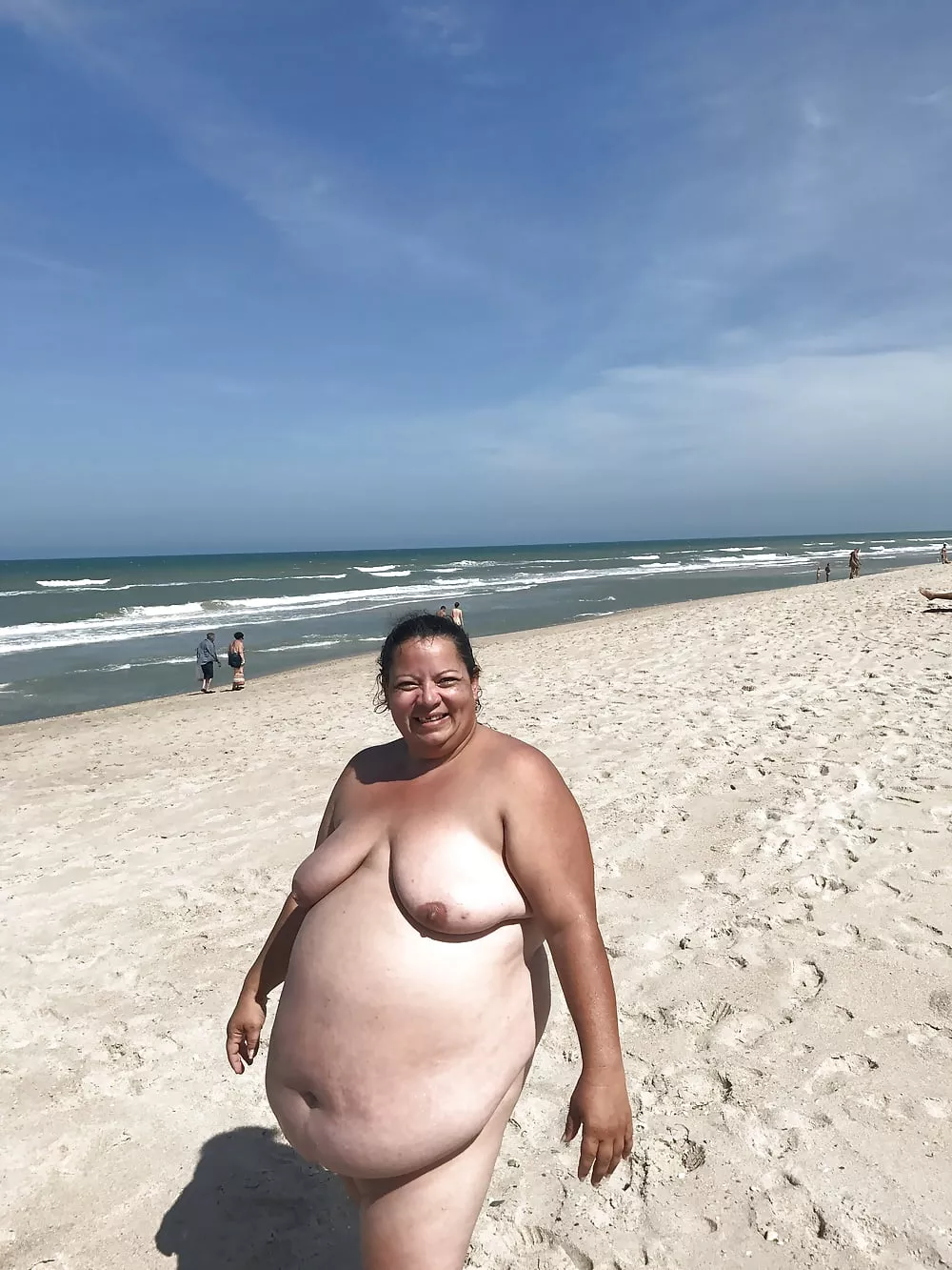 Love her belly and her confidence! Love her belly and her confidence!