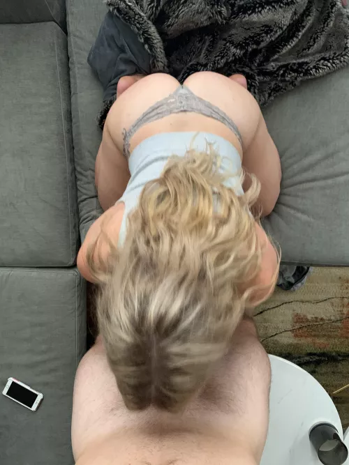 Love her rocking the thong π€€π¦