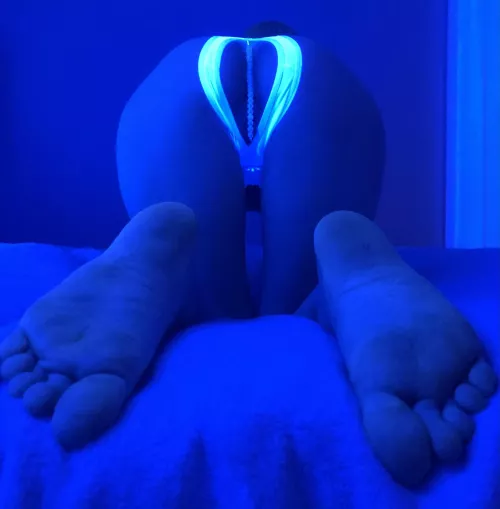 Love how my White Pearl String panties Glow in the Blacklight 33y/o MIL[F]
