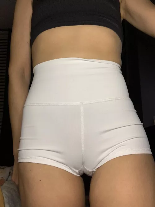 Love how these hug my lips, can you tell Iβm not wearing panties π