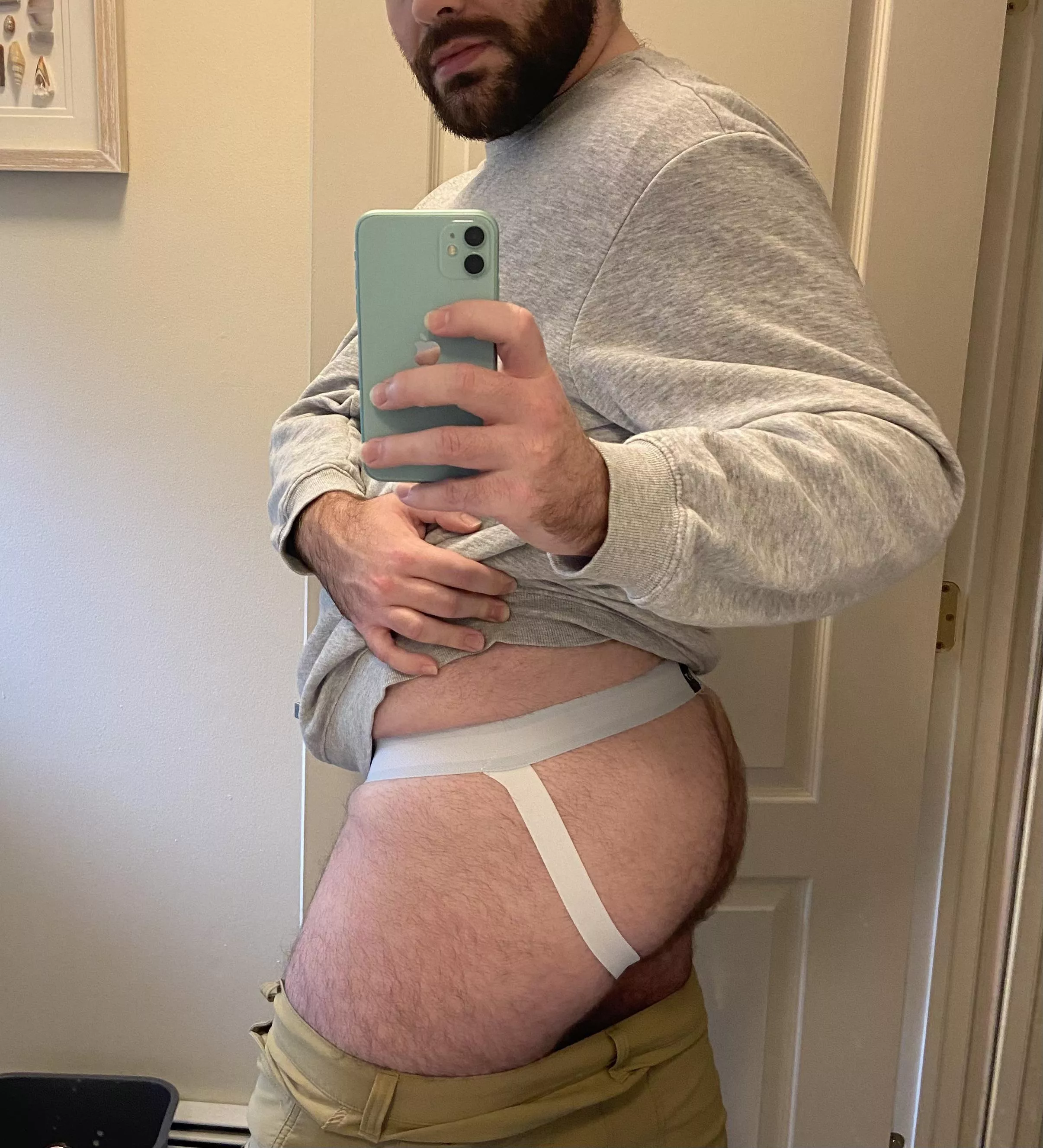 Love how this jock frames my ass