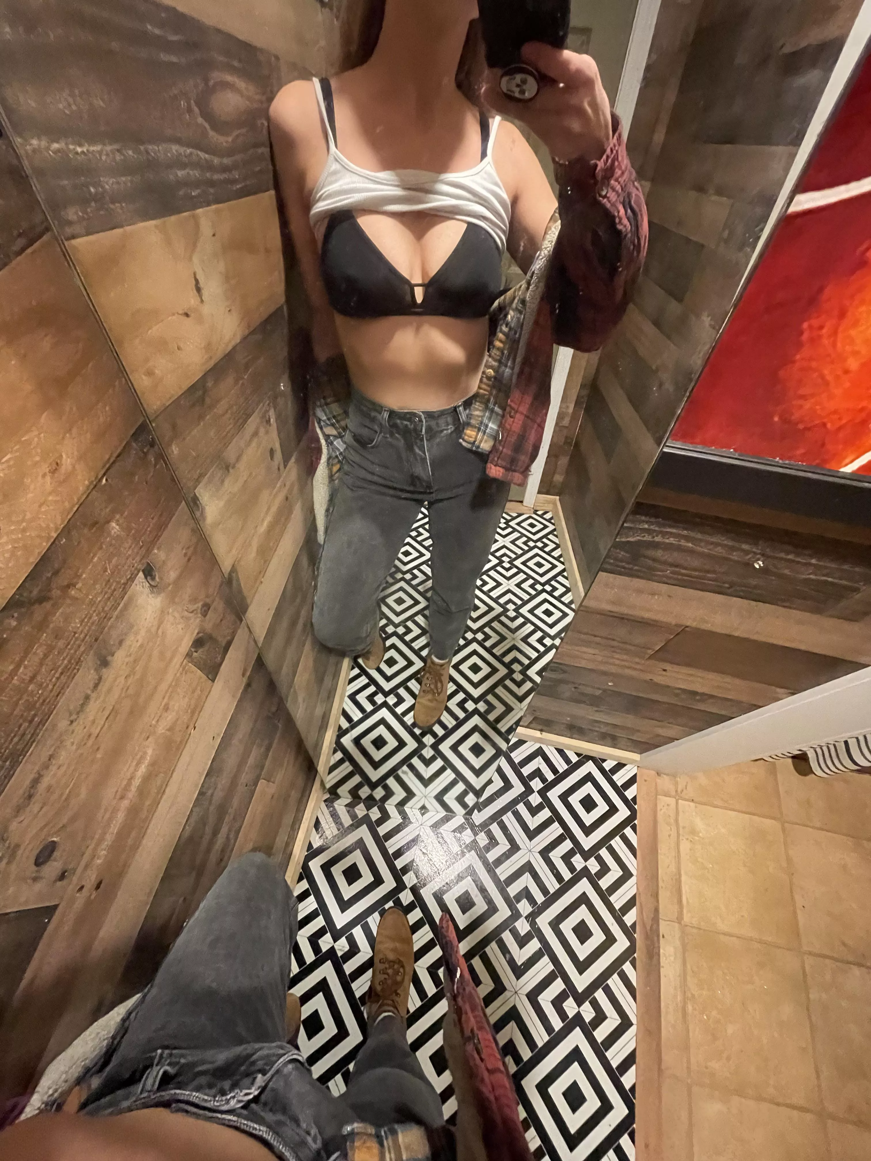 Love messing around in public bathrooms (f) Love messing around in public bathrooms (f)