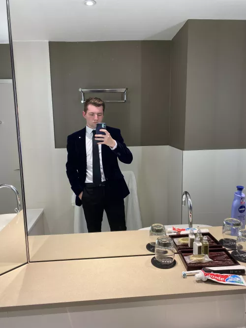 Love my blue velvet jacket! (22, 🇬🇧) Love my blue velvet jacket! (22, 🇬🇧)