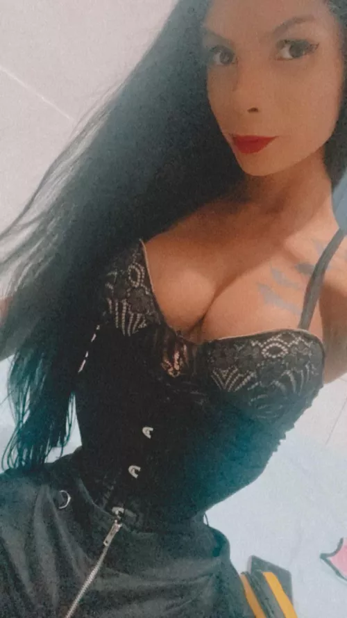 Love my corset. 🖤