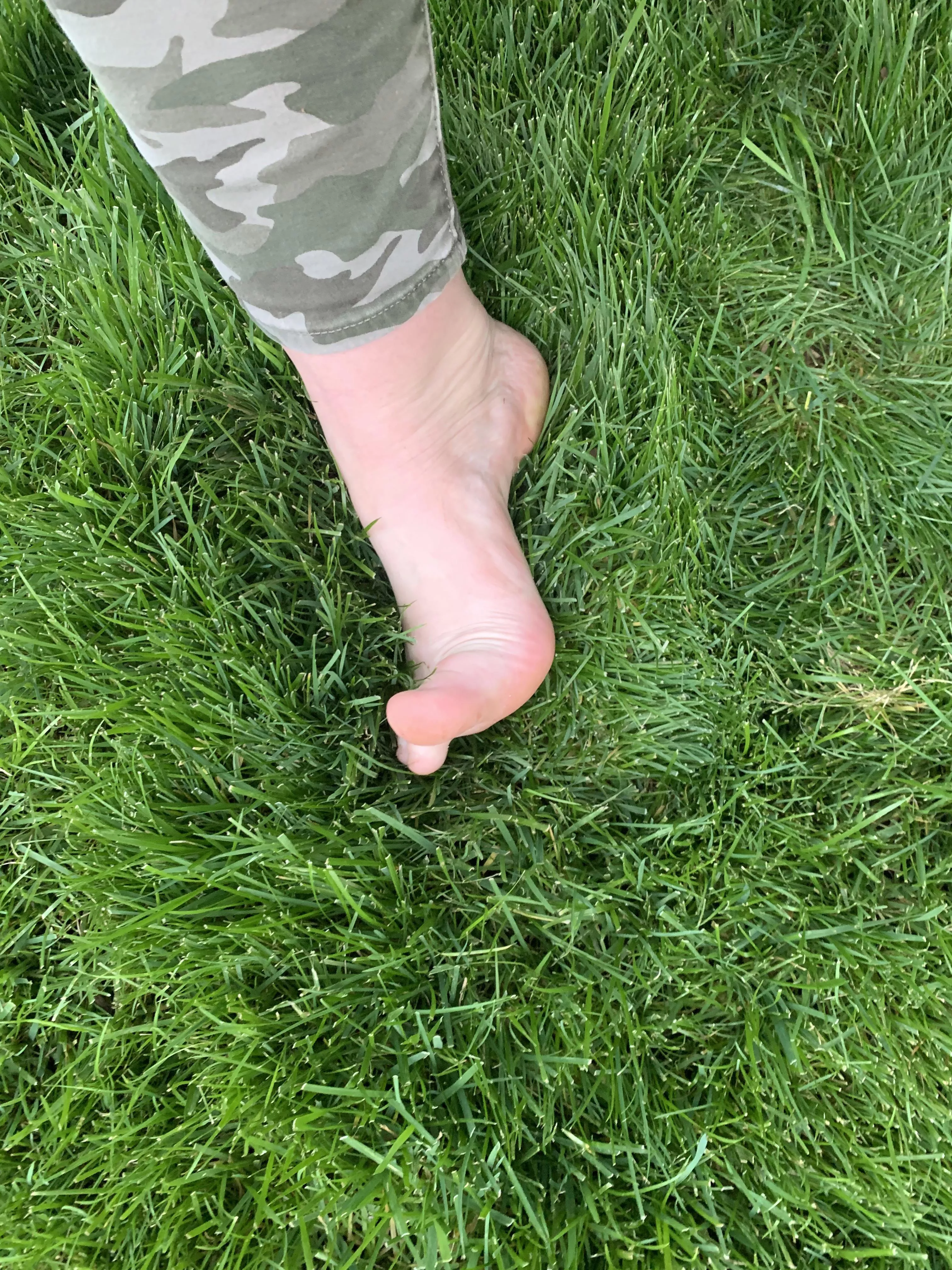 Love my toes in the grass π» Love my toes in the grass π»