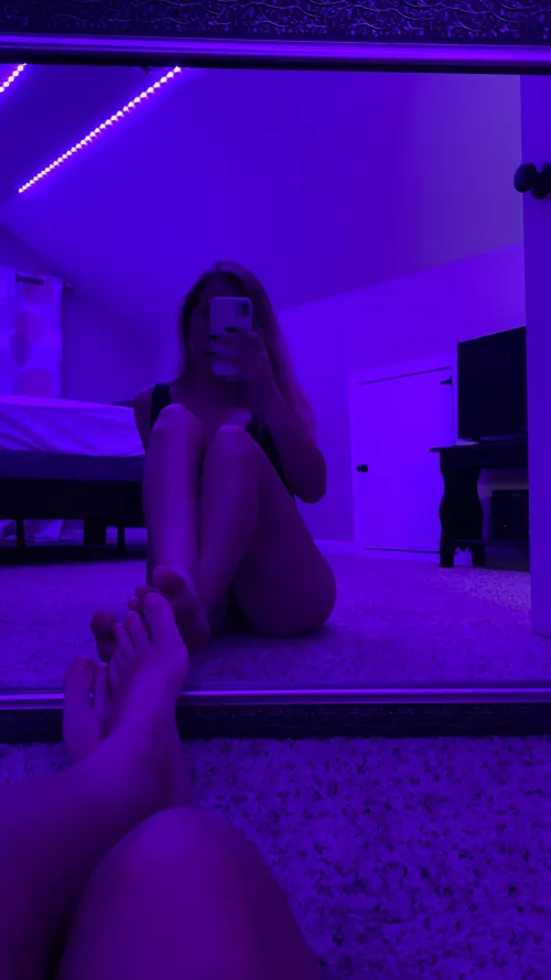 love my toes in the mirror