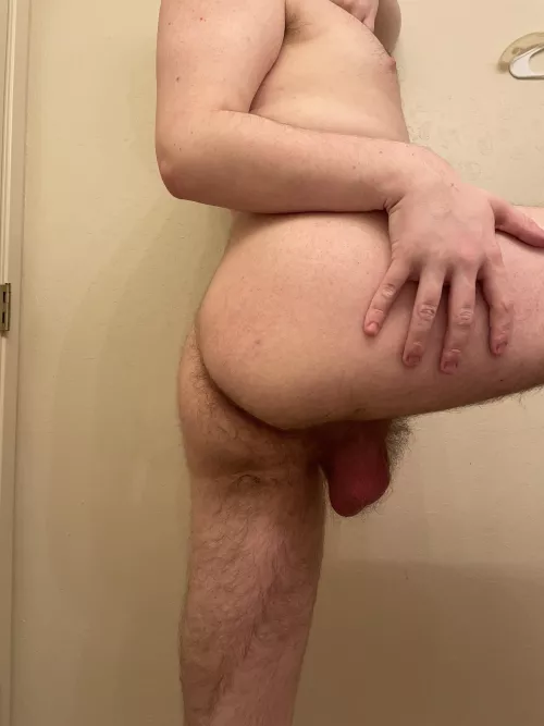Love showing off my fuzzy butt