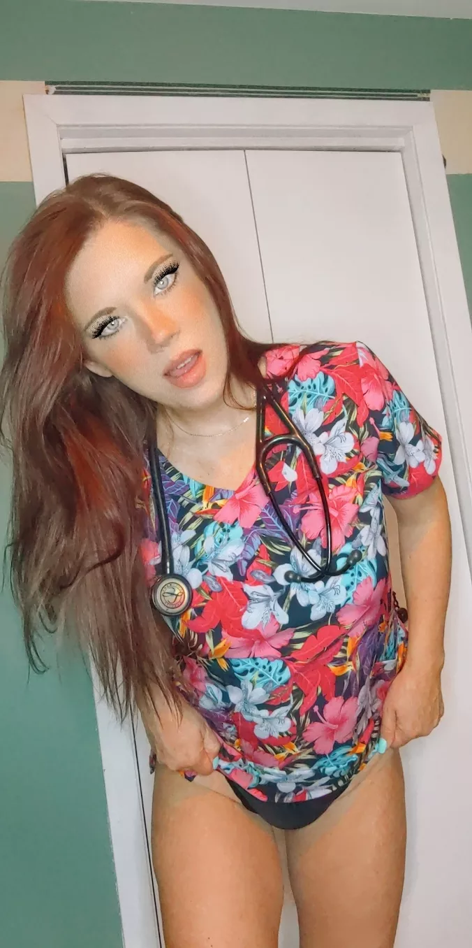 Love stripping off my scrubs 😘