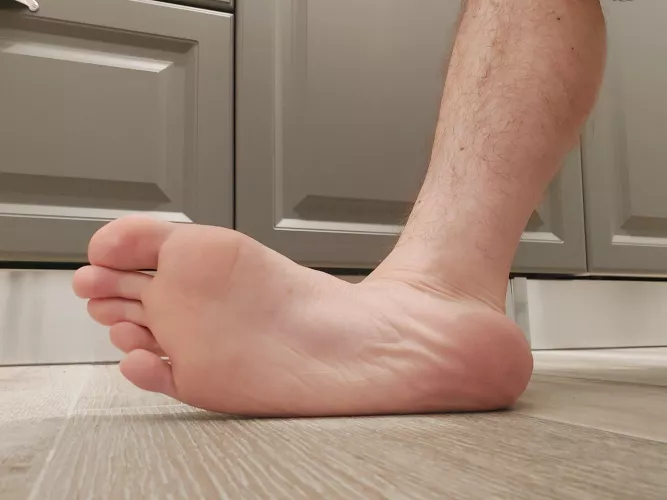 Love the feeling of a cold floor on my bare feet in the morning 🧊🦶