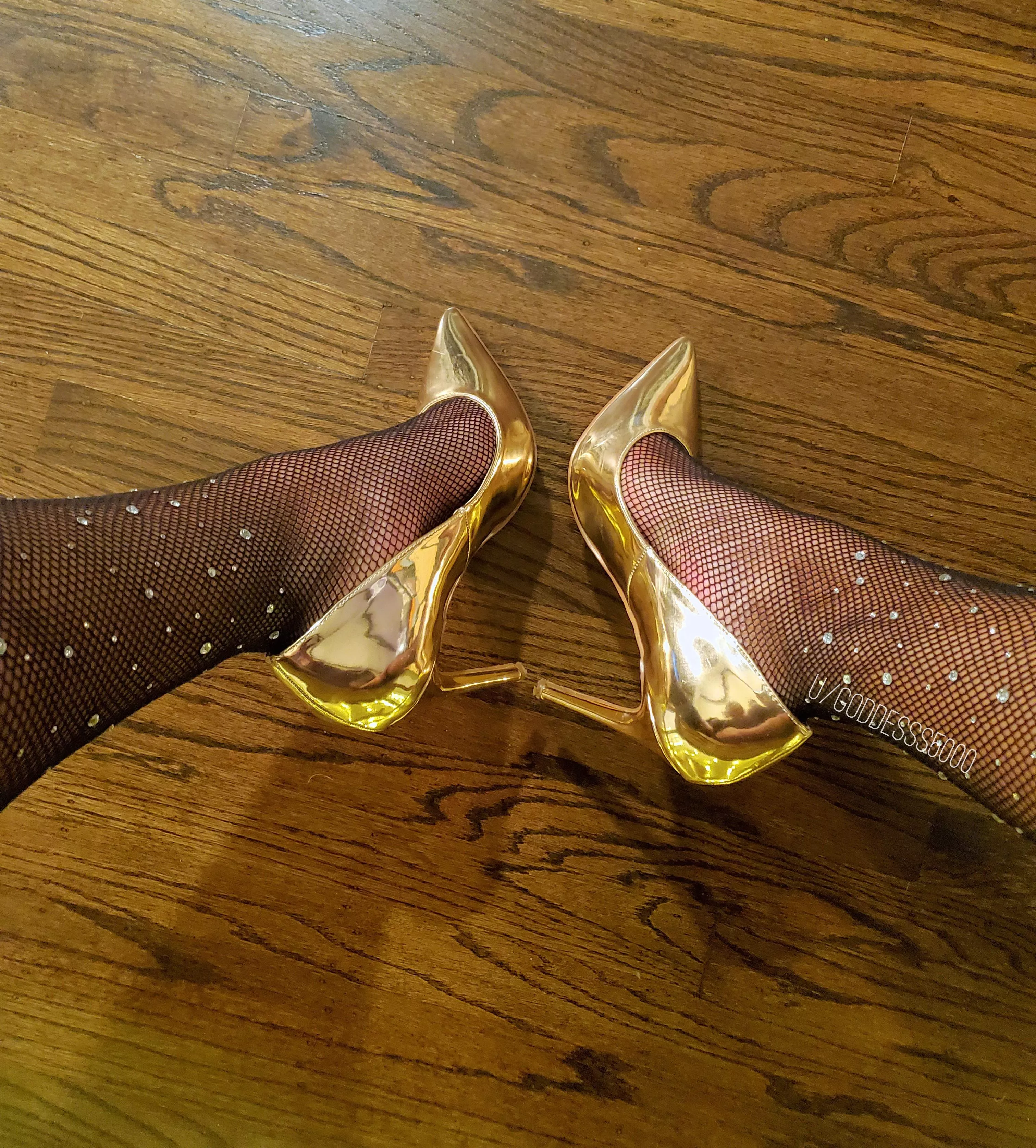 Love the holiday vibes this combo is giving! 🌟