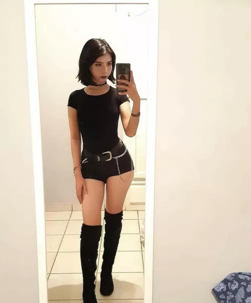 love the outfit βΊοΈ