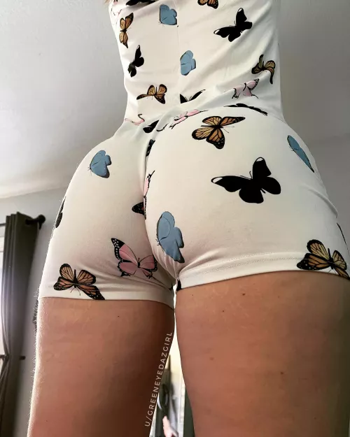 Love the way this romper hugs my booty!