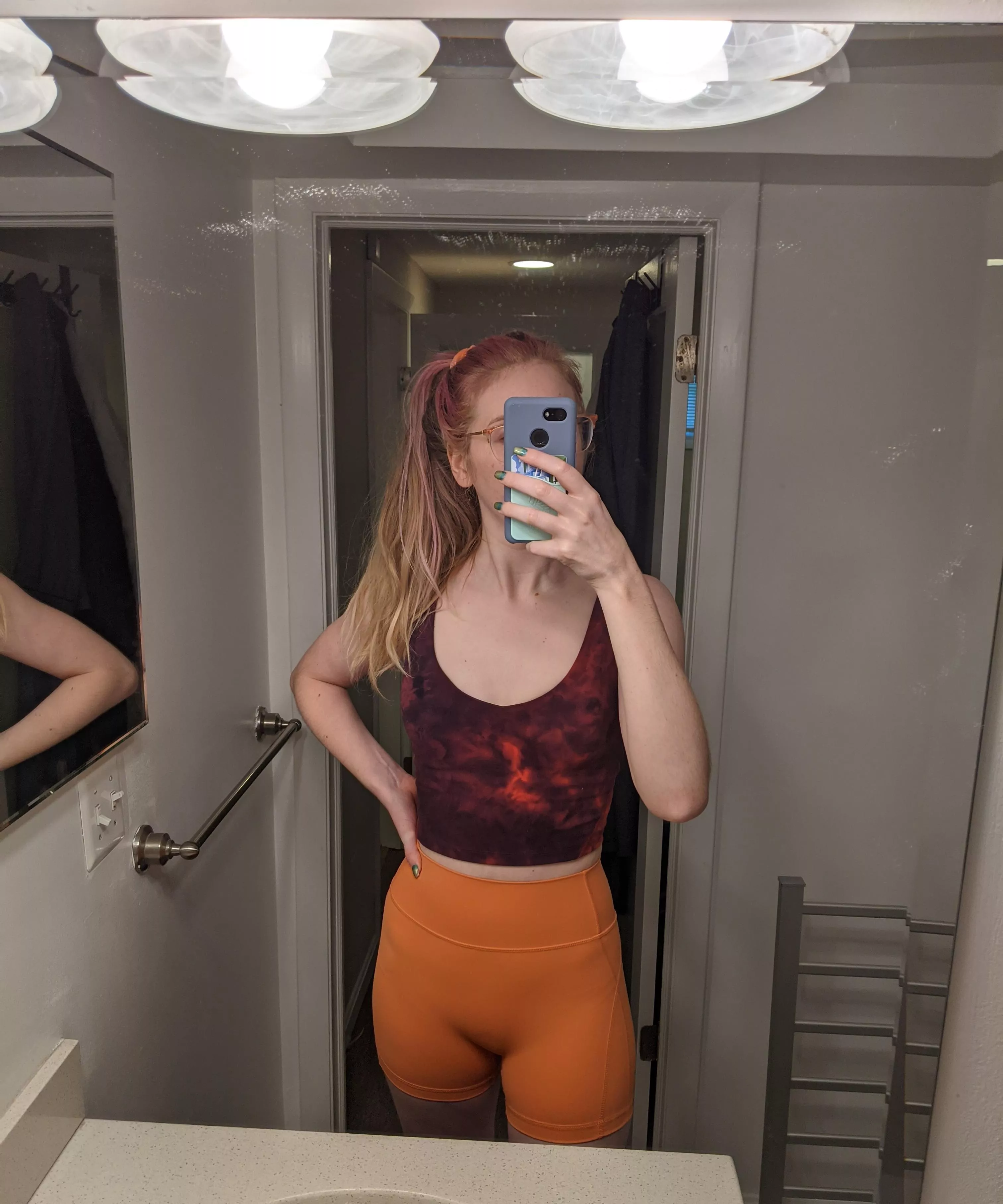 Love these colors together 🧡♥️