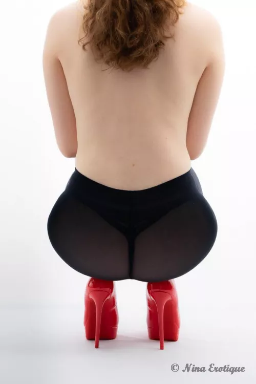 Love these red stiletto pumps [F]