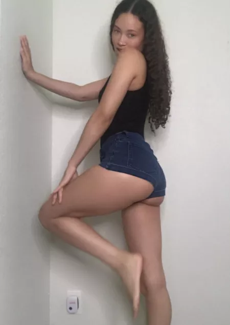 Love these short shorts π
