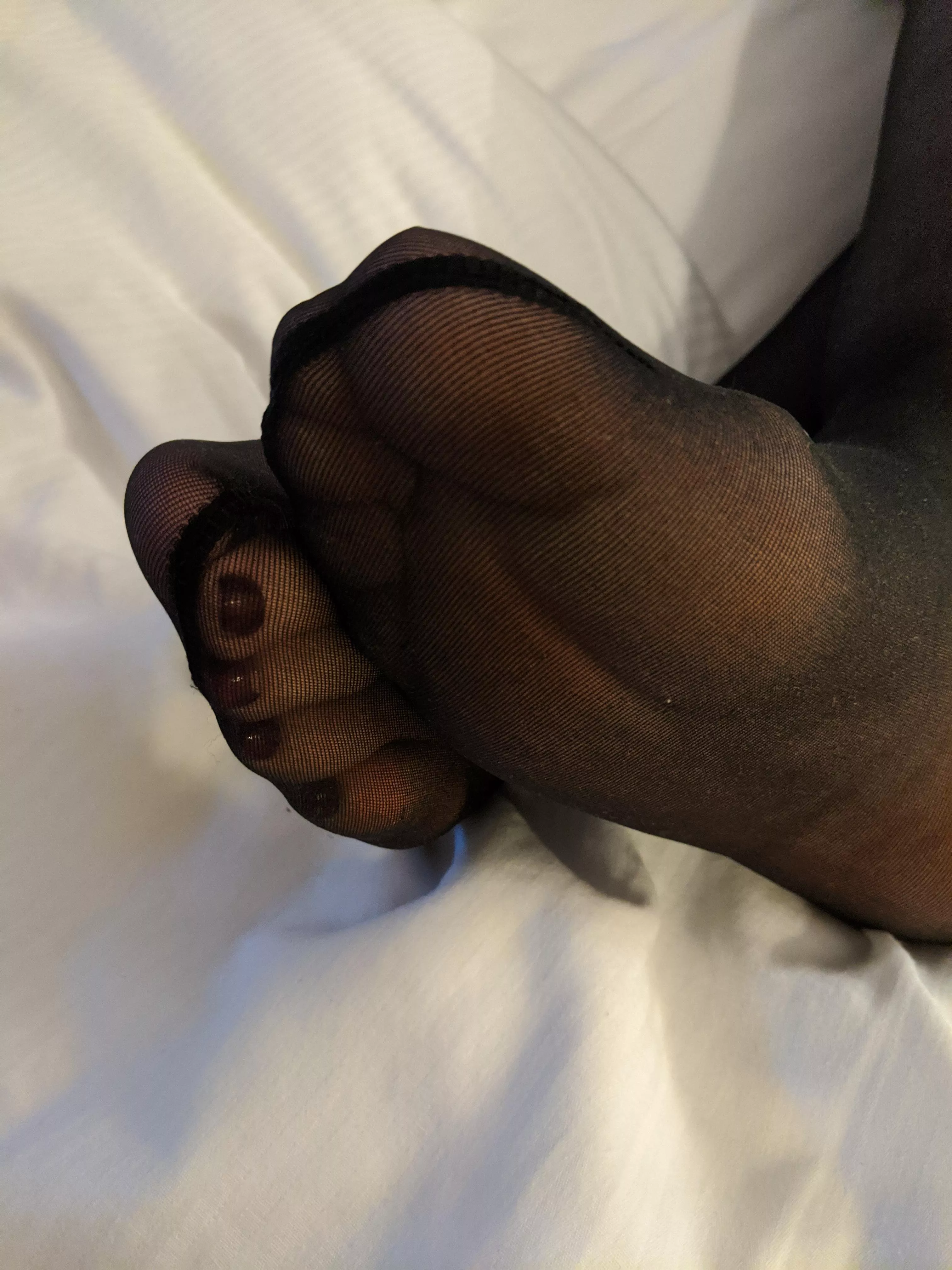 Love this pic for some reason...the black Hanes just does something to my feet