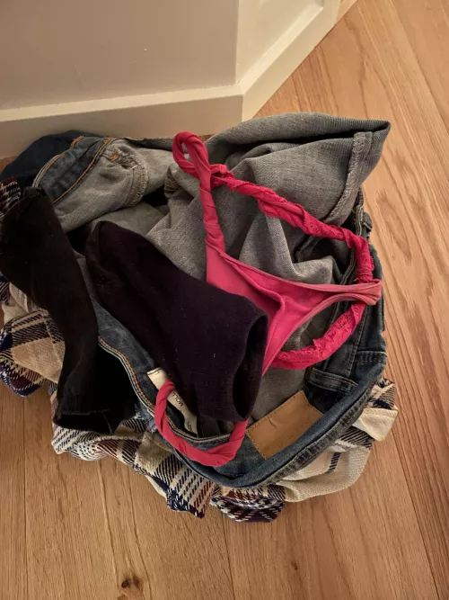 Love to let GFβs clothes and used panties lie on the floor when a workman is in the house all day!