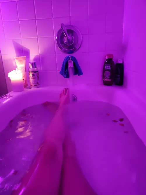 Love to pamper my sexy ass legs with a soothing bath ๐ฅด