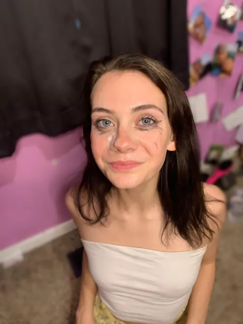 Love when daddy ruins my makeup and adds a pretty load. Can you add another? I want to be painted :) Love when daddy ruins my makeup and adds a pretty load. Can you add another? I want to be painted :)