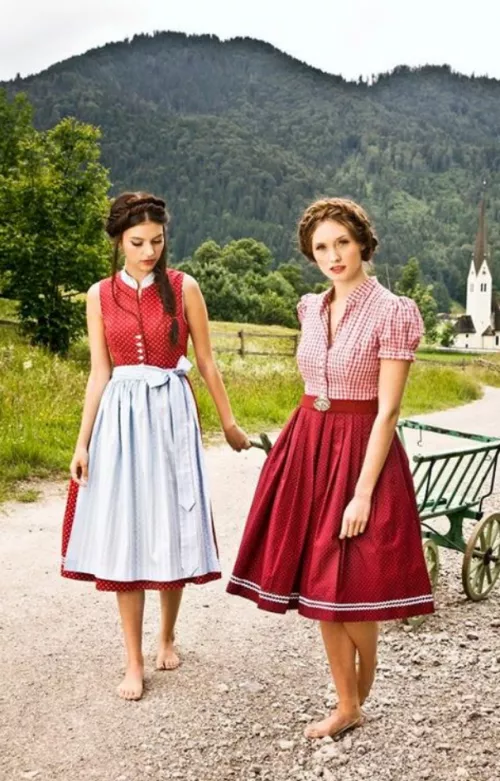 Lovely dirndl girls Lovely dirndl girls