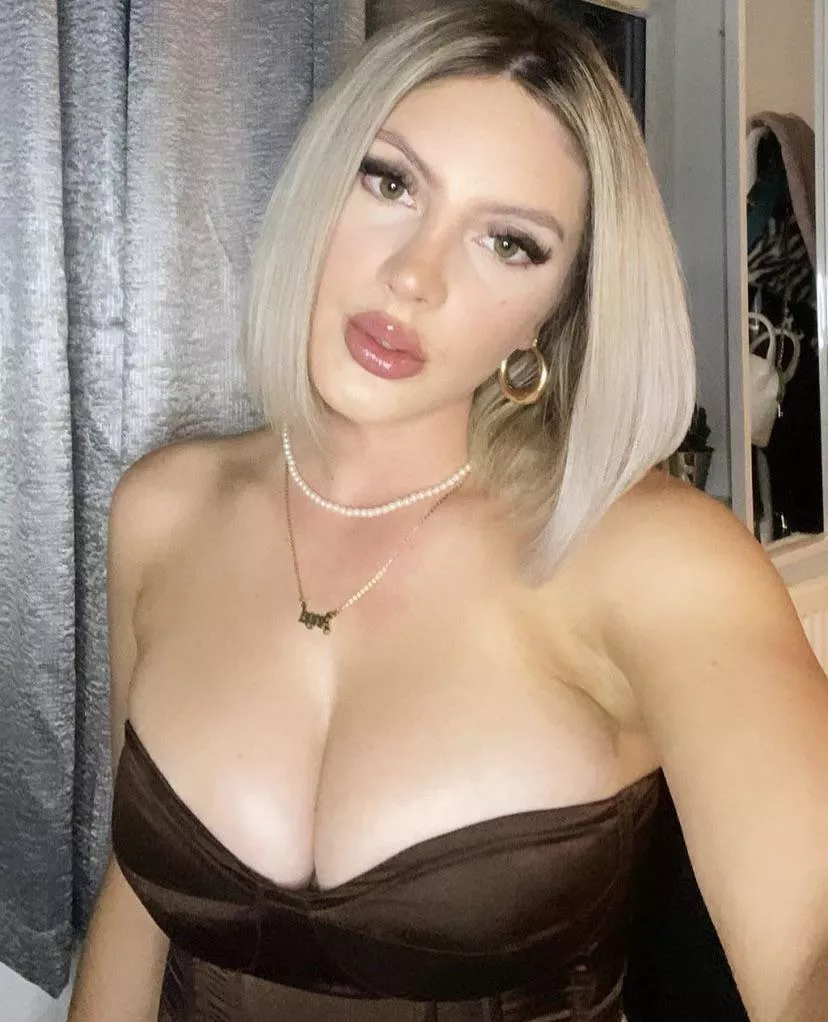 Lovely eyes β¦. Lovely eyes β¦.