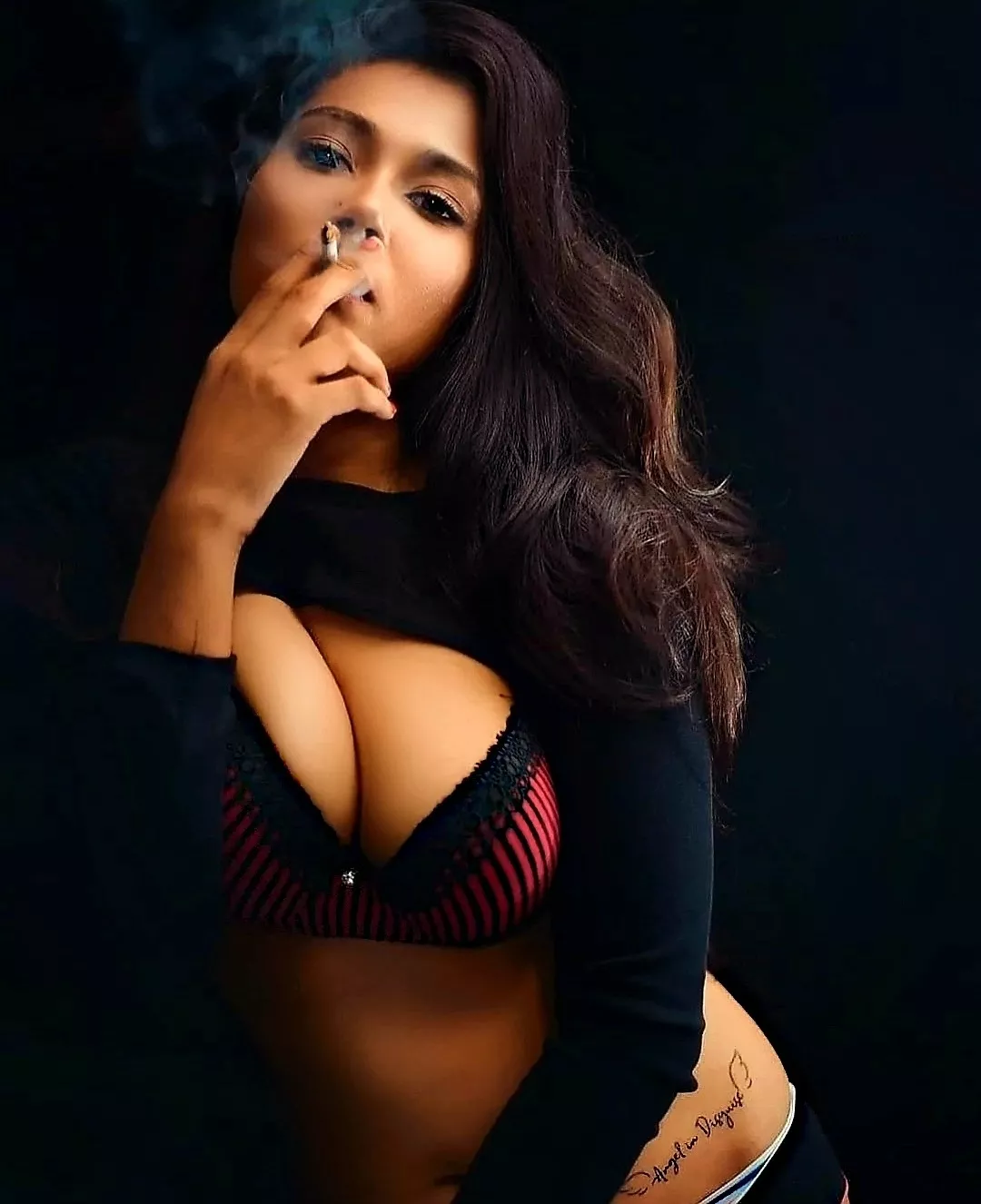 Lovely smoking girl Lovely smoking girl