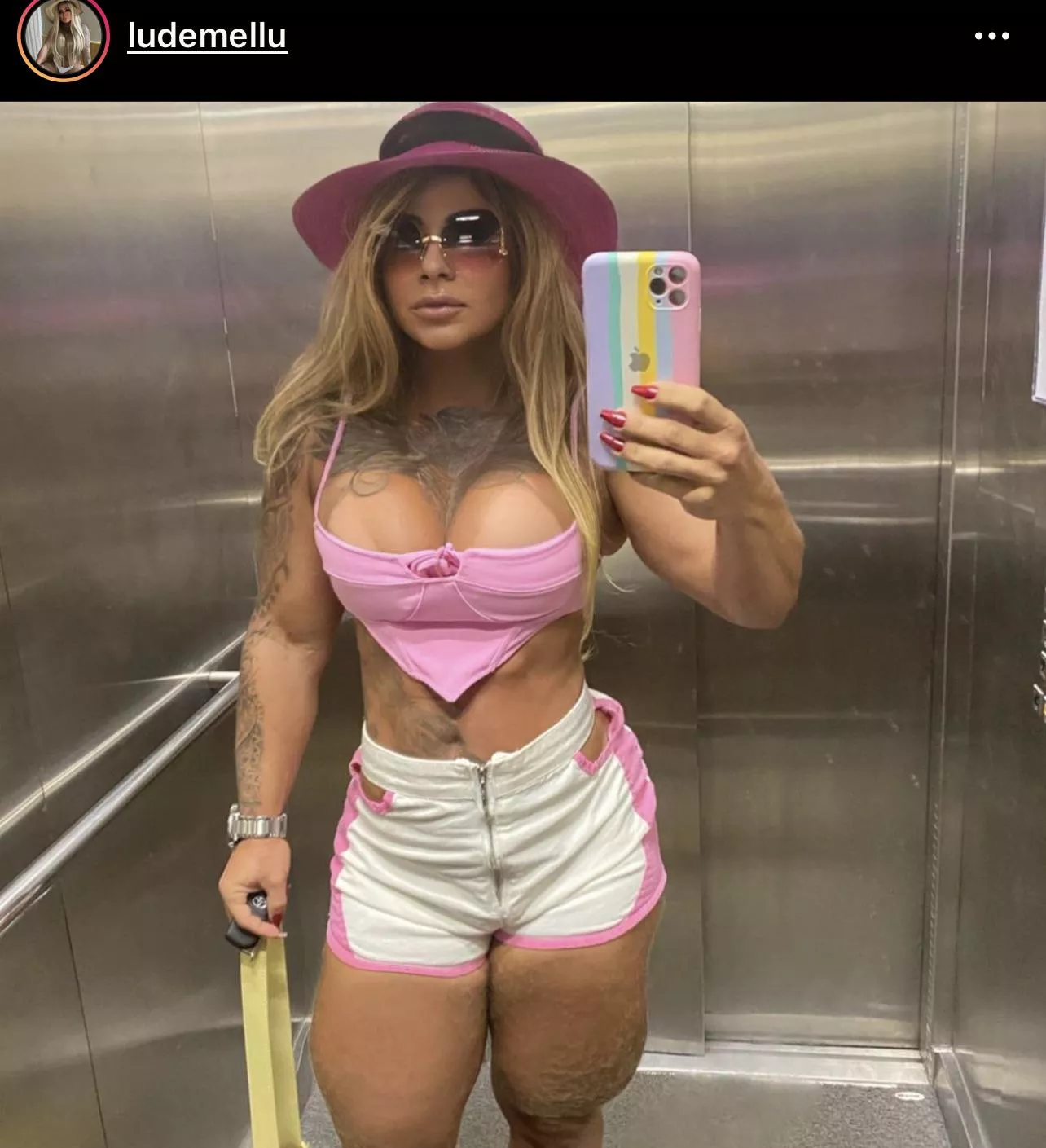 Lovely thick thighs! 😋