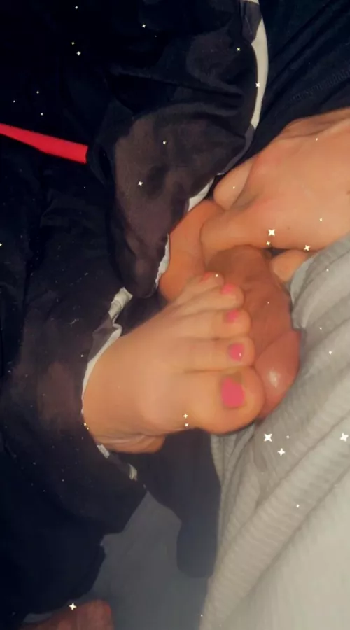 Lover her toes