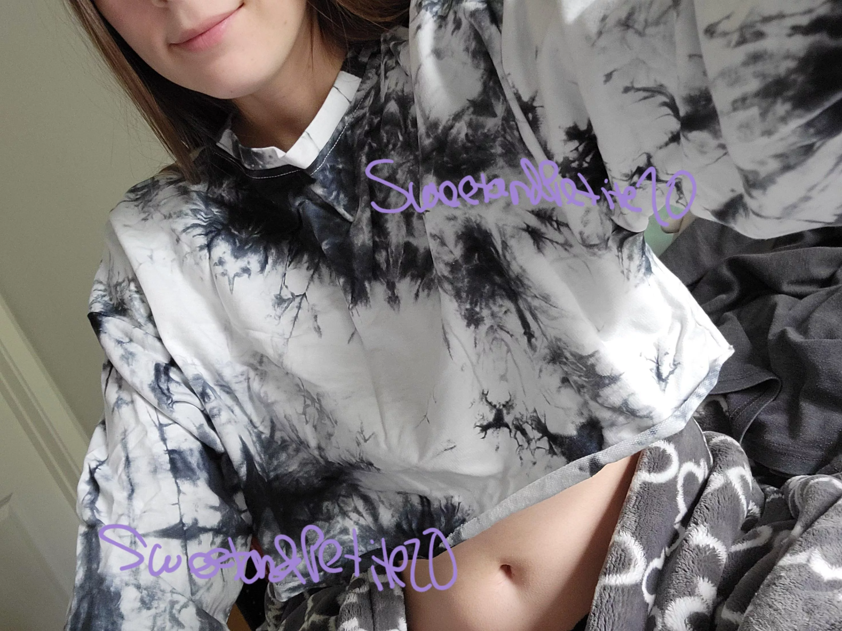 Loving baggy crop tops!! Loving baggy crop tops!!