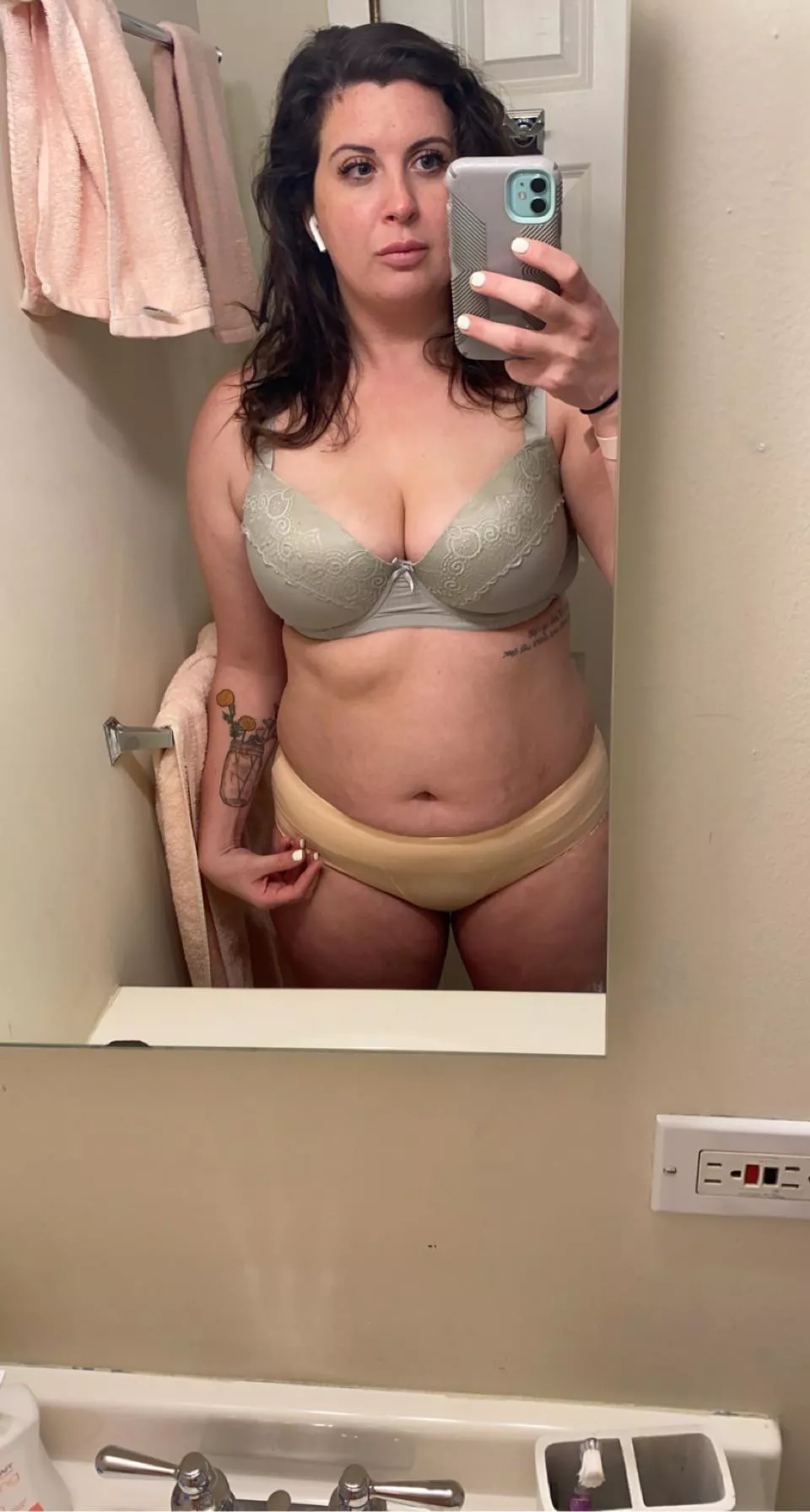 Loving every inch of my body today (f) Loving every inch of my body today (f)