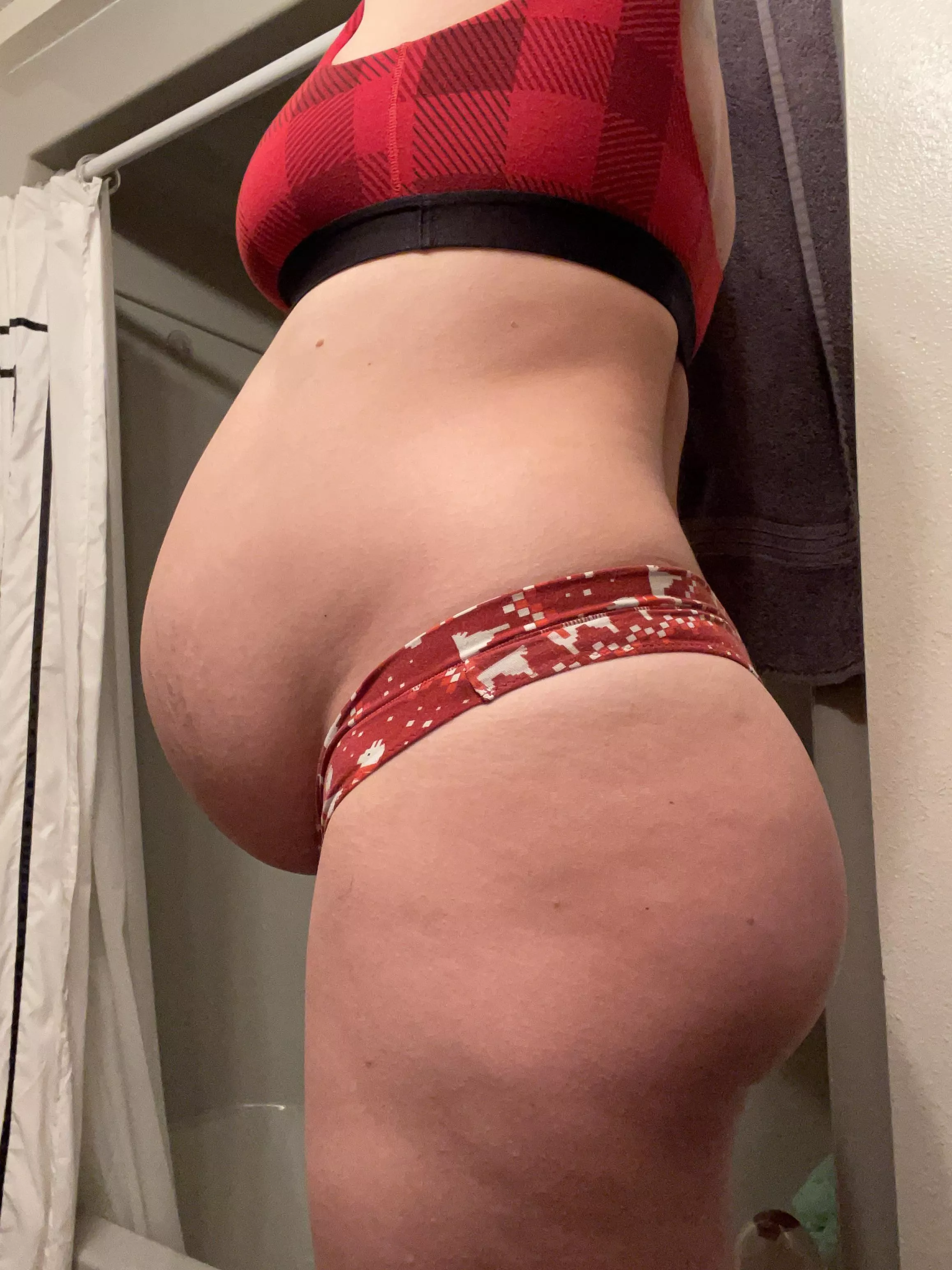 Loving my curves! Loving my curves!