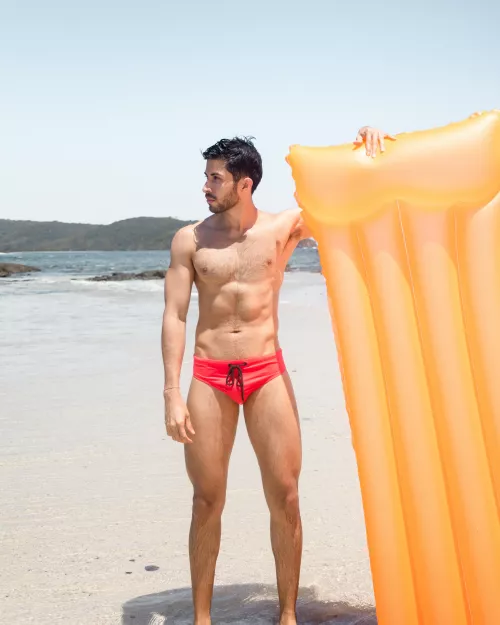 Loving my pink swimwear π