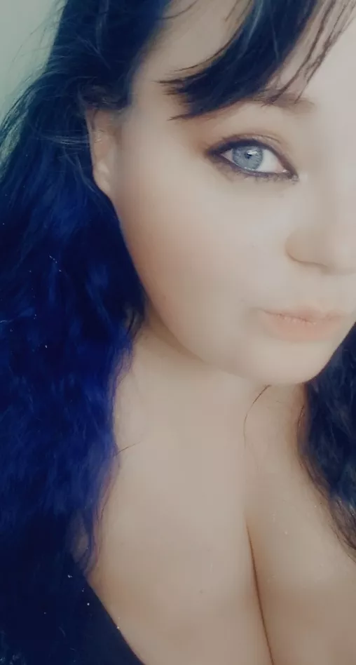 Loving the new blue hair 😍