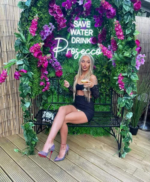 Loving those legs and heels